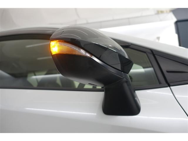 �T�C�h�^�[�������v�t���h�A�~���[�͉E���܎��ɂ܂��̃N���}����s�҂��王�F�����m�ۂ��܂��B