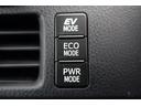 【ｅｃｏモード・ＥＶモード切替スイッチ】燃費を重視した【ｅｃｏモード】や夜間や早朝・住宅街などでご使用いただくことが多い【ＥＶモード】に切り替えるときには運転席横のスイッチを使用します。