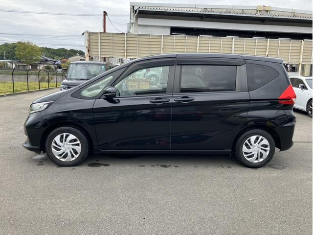 フリード Ｇ・ホンダセンシング　純正ギャザズナビ　ＣＤ　Ｂｌｕｅｔｏｏｔｈ　ＥＴＣ　　両側パワースライドドア　　オートリトラミラー　レーダークルーズ　バックカメラ　オートエアコン　Ｆセグ　追突被害軽減ブレーキ　ｉストップ　１オ－ナ－（5枚目）