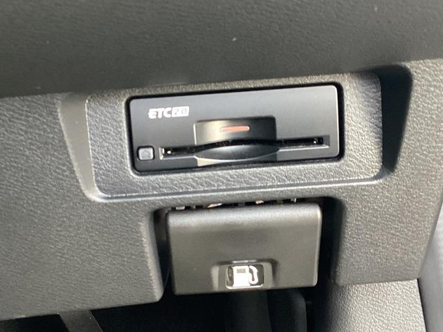 オーラ Ｇ　ナビゲーション　クルーズコントロール　マルチビューカメラ　オートエアコン　電子パーキング　ＥＴＣ　ドライブレコーダー　オートライト　ＨＤＭＩ接続端子　電動ミラー　フロントカメラ　ＵＳＢ　クルコン　禁煙（16枚目）
