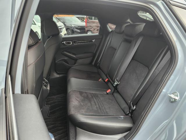 シビック ＲＳ　当社デモカー・６ＭＴ・９インチコネクトナビ・パワーシート・ＢＯＳＥプレミアムサウンド・レブマッチシステム・ドラレコ・ＬＥＤヘッドライト・リアカメラ・ＥＴＣ２．０　コーナーセンサー　衝突被害軽減ブレーキ（18枚目）