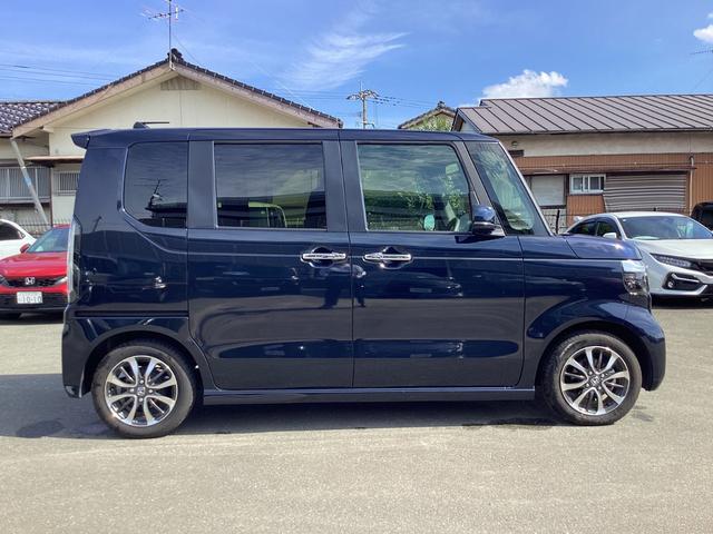 N-BOXカスタム ベースグレード 当社レンタカー HONDACONNECTナビ ドライブレコーダー ETC 両側パワースライドドア 運転席助手席シートヒーター 運転席助手席シートバックテーブル オートリトラミラー W電動ドア CMBS(4枚目)