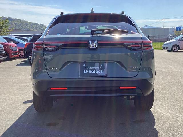ヴェゼル ｅ：ＨＥＶＸ・ＨｕＮＴパッケージ　当社デモカー　ＨＯＮＤＡＣＯＮＮＥＣＴナビ　ドライブレコーダー前後　１６インチアルミホイール　ルーフレール　コンビシート　本革巻きステアリング　車線逸脱防止　アダクティブクルーズコントロール　Ｂカメラ（3枚目）