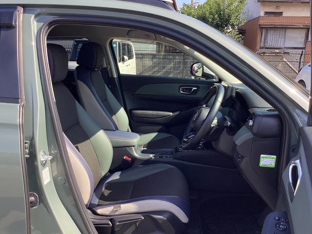 ヴェゼル ｅ：ＨＥＶＸ・ＨｕＮＴパッケージ　当社デモカー　ＨＯＮＤＡＣＯＮＮＥＣＴナビ　ドライブレコーダー前後　１６インチアルミホイール　ルーフレール　コンビシート　本革巻きステアリング　車線逸脱防止　アダクティブクルーズコントロール　Ｂカメラ（16枚目）