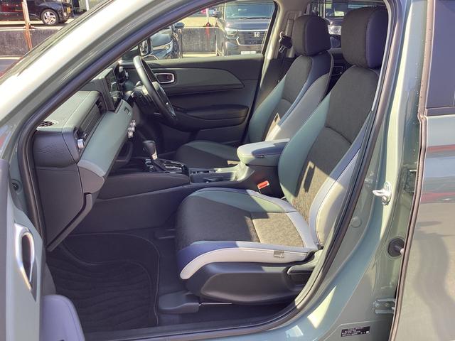 ヴェゼル ｅ：ＨＥＶＸ・ＨｕＮＴパッケージ　当社デモカー　ＨＯＮＤＡＣＯＮＮＥＣＴナビ　ドライブレコーダー前後　１６インチアルミホイール　ルーフレール　コンビシート　本革巻きステアリング　車線逸脱防止　アダクティブクルーズコントロール　Ｂカメラ（17枚目）