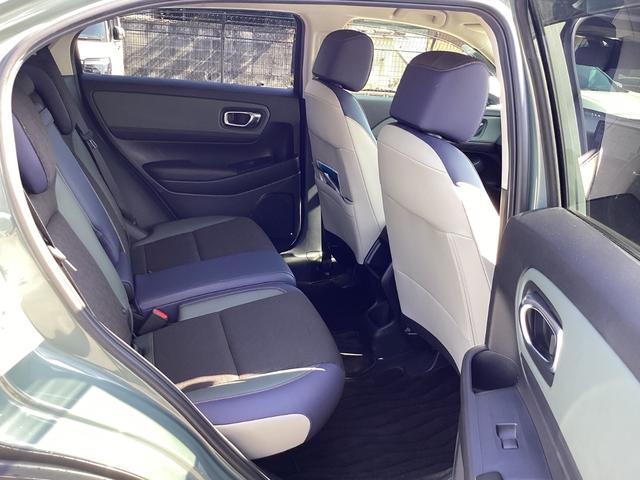 ヴェゼル ｅ：ＨＥＶＸ・ＨｕＮＴパッケージ　当社デモカー　ＨＯＮＤＡＣＯＮＮＥＣＴナビ　ドライブレコーダー前後　１６インチアルミホイール　ルーフレール　コンビシート　本革巻きステアリング　車線逸脱防止　アダクティブクルーズコントロール　Ｂカメラ（19枚目）