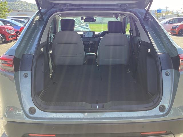 ヴェゼル ｅ：ＨＥＶＸ・ＨｕＮＴパッケージ　当社デモカー　ＨＯＮＤＡＣＯＮＮＥＣＴナビ　ドライブレコーダー前後　１６インチアルミホイール　ルーフレール　コンビシート　本革巻きステアリング　車線逸脱防止　アダクティブクルーズコントロール　Ｂカメラ（22枚目）