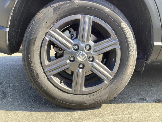 ヴェゼル ｅ：ＨＥＶＸ・ＨｕＮＴパッケージ　当社デモカー　ＨＯＮＤＡＣＯＮＮＥＣＴナビ　ドライブレコーダー前後　１６インチアルミホイール　ルーフレール　コンビシート　本革巻きステアリング　車線逸脱防止　アダクティブクルーズコントロール　Ｂカメラ（32枚目）