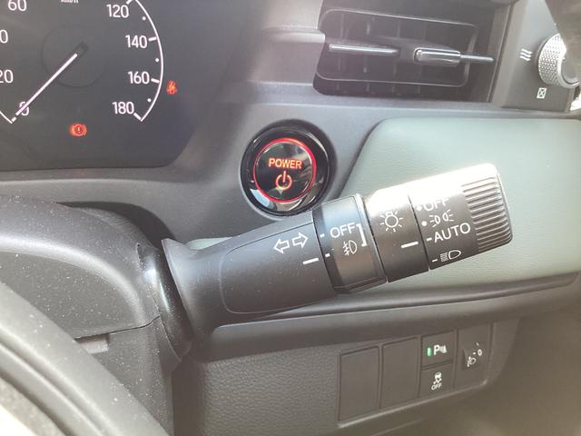 ヴェゼル ｅ：ＨＥＶＸ・ＨｕＮＴパッケージ　当社デモカー　ＨＯＮＤＡＣＯＮＮＥＣＴナビ　ドライブレコーダー前後　１６インチアルミホイール　ルーフレール　コンビシート　本革巻きステアリング　車線逸脱防止　アダクティブクルーズコントロール　Ｂカメラ（33枚目）