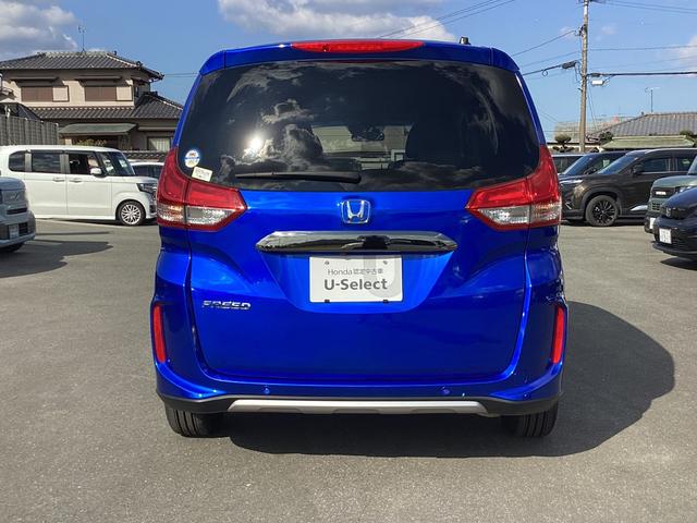 フリード クロスター 当社レンタカー 純正9インチナビ ドライブレコーダー フルセグTV ETC LEDヘッドライト+LEDアクティブコーナーリングライト オートエアコン 両側パワースライドドア ホンダセンシング 禁煙車(3枚目)