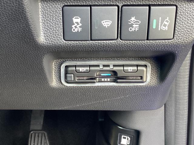 フリード クロスター 当社レンタカー 純正9インチナビ ドライブレコーダー フルセグTV ETC LEDヘッドライト+LEDアクティブコーナーリングライト オートエアコン 両側パワースライドドア ホンダセンシング 禁煙車(15枚目)