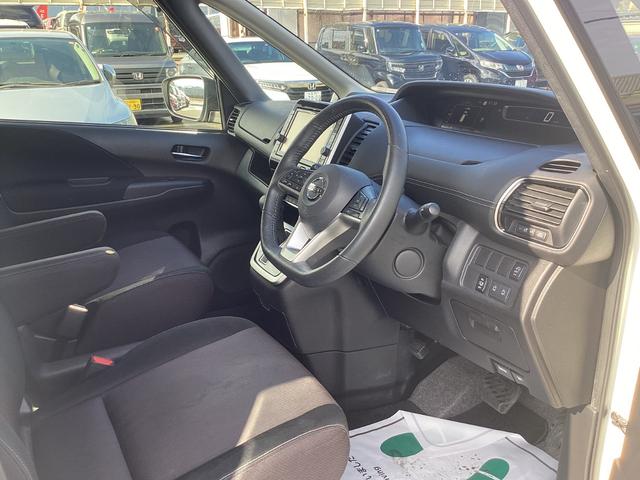 セレナ ハイウェイスター　純正８インチナビ　フルセグ　ＢＬＵＥＴＯＯＴ　ＣＤ／ＤＶＤ　アラウンドビューモニター　クルーズコントロール　オートライト　両側ハンズフリーパワースライドドア　ドラレコ　パーキングアシスト　ＵＳＢ接続（15枚目）