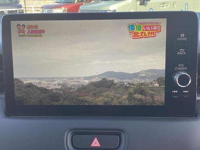 ヴェゼル ｅ：ＨＥＶＺ　純正ナビ　フルセグ　ＢＬＵＥＴＯＯＴ　純正ＯＰアルミ　マルチビューカメラ　ブラインドスポットインフォメーション　ハンズフリーアクセスパワーテールゲート　運転席助手席シートヒーター　後退出庫サポート（13枚目）