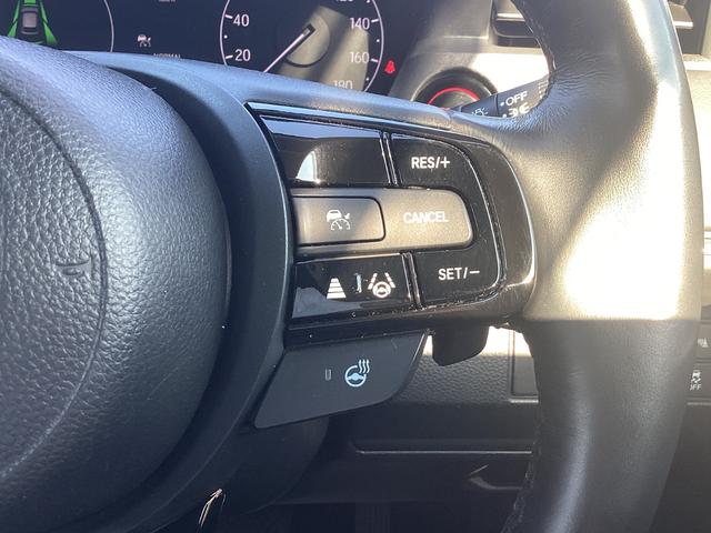 ヴェゼル ｅ：ＨＥＶＺ　純正ナビ　フルセグ　ＢＬＵＥＴＯＯＴ　純正ＯＰアルミ　マルチビューカメラ　ブラインドスポットインフォメーション　ハンズフリーアクセスパワーテールゲート　運転席助手席シートヒーター　後退出庫サポート（28枚目）