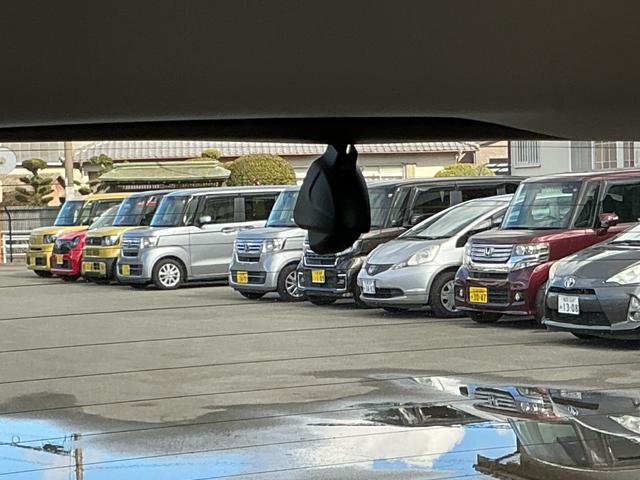 オデッセイハイブリッド ｅ：ＨＥＶアブソルート・ＥＸ　１０インチナビＴＶ・マルチビューカメラ・リア席モニター・前後ドライブレコーダー・Ｂｌｕｅｔｏｏｔｈ・オットマン・ワンオーナー車　電動Ｒゲート　ＬＥＤライト　両側ＰＳＤ　パワ－シ－ト　本革シート　イモビ（12枚目）