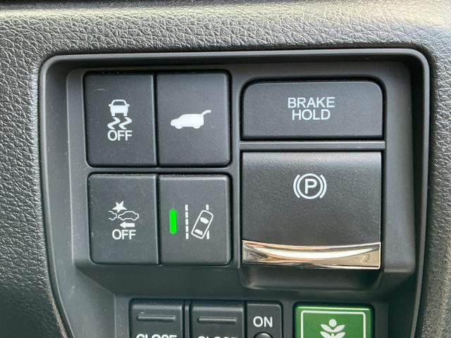 オデッセイハイブリッド ｅ：ＨＥＶアブソルート・ＥＸ　１０インチナビＴＶ・マルチビューカメラ・リア席モニター・前後ドライブレコーダー・Ｂｌｕｅｔｏｏｔｈ・オットマン・ワンオーナー車　電動Ｒゲート　ＬＥＤライト　両側ＰＳＤ　パワ－シ－ト　本革シート　イモビ（16枚目）