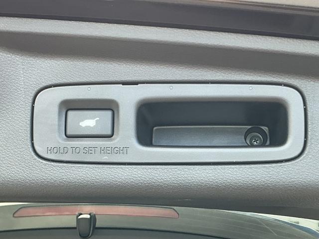 オデッセイハイブリッド ｅ：ＨＥＶアブソルート・ＥＸ　１０インチナビＴＶ・マルチビューカメラ・リア席モニター・前後ドライブレコーダー・Ｂｌｕｅｔｏｏｔｈ・オットマン・ワンオーナー車　電動Ｒゲート　ＬＥＤライト　両側ＰＳＤ　パワ－シ－ト　本革シート　イモビ（31枚目）