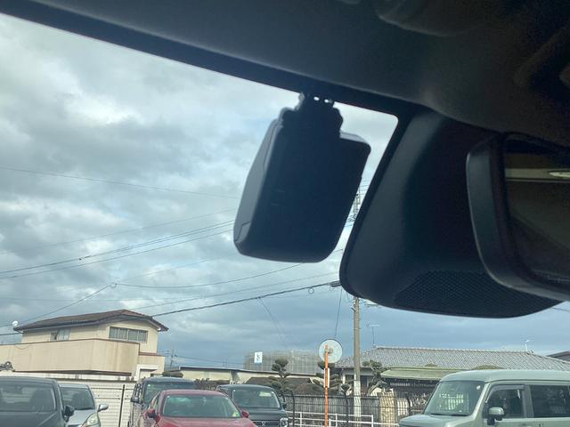 ヴェゼル ｅ：ＨＥＶＺ　純正９インチナビ　フルセグＴＶ　ＢＬＵＥＴＯＯＴ　前後ドラレコ　ビルトインＥＴＣ　ブラインドスポットインフォメーション　前席シートヒーター　ハンズフリーアクセスパワーテールゲート　ＬＥＤヘッドライト（16枚目）