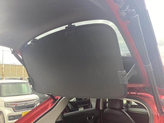 ヴェゼル ｅ：ＨＥＶＺ　純正９インチナビ　フルセグＴＶ　ＢＬＵＥＴＯＯＴ　前後ドラレコ　ビルトインＥＴＣ　ブラインドスポットインフォメーション　前席シートヒーター　ハンズフリーアクセスパワーテールゲート　ＬＥＤヘッドライト（26枚目）