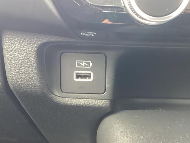 ヴェゼル ｅ：ＨＥＶＺ　純正９インチナビ　フルセグＴＶ　ＢＬＵＥＴＯＯＴ　前後ドラレコ　ビルトインＥＴＣ　ブラインドスポットインフォメーション　前席シートヒーター　ハンズフリーアクセスパワーテールゲート　ＬＥＤヘッドライト（30枚目）