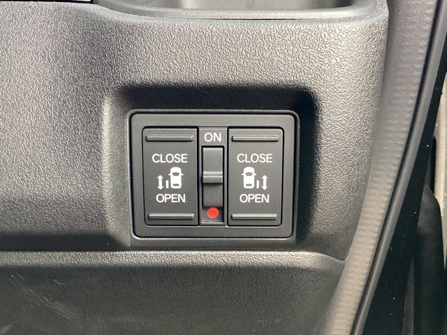 Ｎ－ＢＯＸカスタム ターボ　当社デモカー　ＨＯＮＤＡＣＯＮＮＥＣＴナビゲーション　地デジ　ドライブレコーダー前後　ＥＴＣ　両側パワースライドドア　運転席助手席シートヒーター　運転席助手席シートバックテーブル　オートエアコン　禁煙（30枚目）