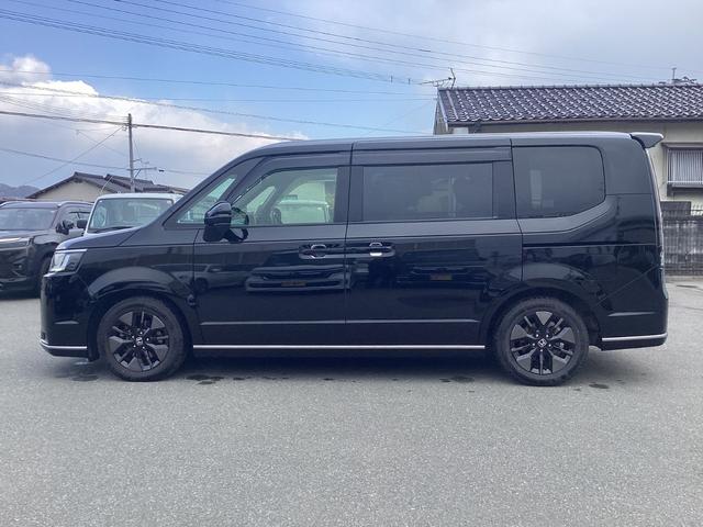 ステップワゴン スパーダ　サイドリフトアップ　福祉車両　１１インチナビ　後席モニター　フルセグ／ＣＤ／ＤＶＤ／ＢＬＵＥＴＯＯＴ／音楽録音　ＥＴＣ　ドラレコ前後　両側パワースライドドア　ブラインドスポット　パワーテールゲート（5枚目）