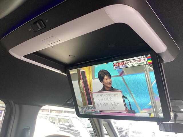 ステップワゴン スパーダ　サイドリフトアップ　福祉車両　１１インチナビ　後席モニター　フルセグ／ＣＤ／ＤＶＤ／ＢＬＵＥＴＯＯＴ／音楽録音　ＥＴＣ　ドラレコ前後　両側パワースライドドア　ブラインドスポット　パワーテールゲート（13枚目）