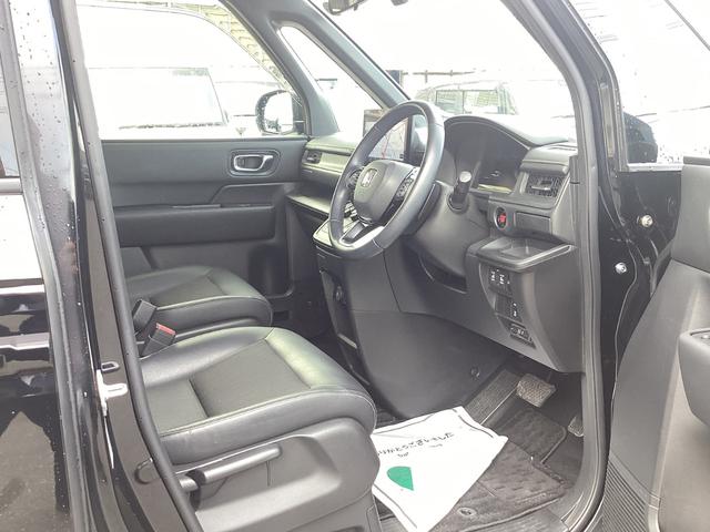 ステップワゴン スパーダ　サイドリフトアップ　福祉車両　１１インチナビ　後席モニター　フルセグ／ＣＤ／ＤＶＤ／ＢＬＵＥＴＯＯＴ／音楽録音　ＥＴＣ　ドラレコ前後　両側パワースライドドア　ブラインドスポット　パワーテールゲート（18枚目）