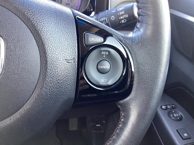 �X�e�A�����O�ɂ́A�֗��ȃX�e�A�����O�X�C�b�`��A��葬�x�ɑ��s�𐧌�ł���N���[�Y�R���g���[���X�C�b�`�𑕔��I