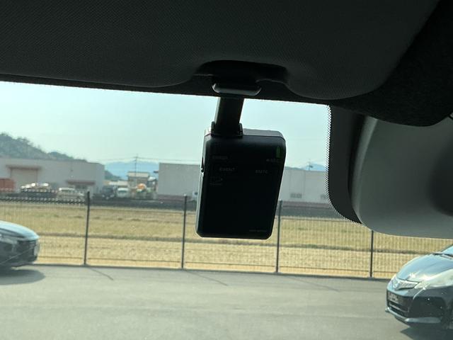 ステップワゴン e:HEVスパーダ HONDACONNECTナビゲーション フリップダウンリヤ席モニター ドラレコ前後 ETC ブラインドスポットインフォメーション パワーテールゲート 2列目オットマン 前列USBチャージャー スマキー(16枚目)