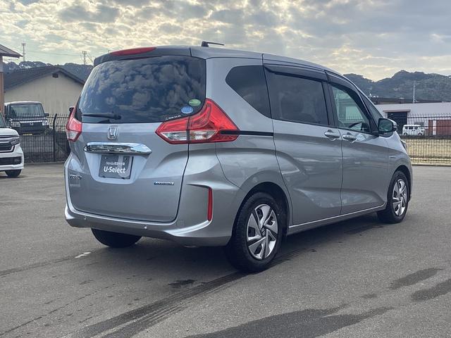 フリードハイブリッド ハイブリッド・Ｇホンダセンシング　９インチナビ　ＥＴＣ　ドラレコ前後　リア両側パワースライドドア　ＬＥＤヘッドライト＋アクティブコーナリングライト　センターテーブル　オートリトラミラー　ロールサンシェード運転席助手席シートヒーター（8枚目）