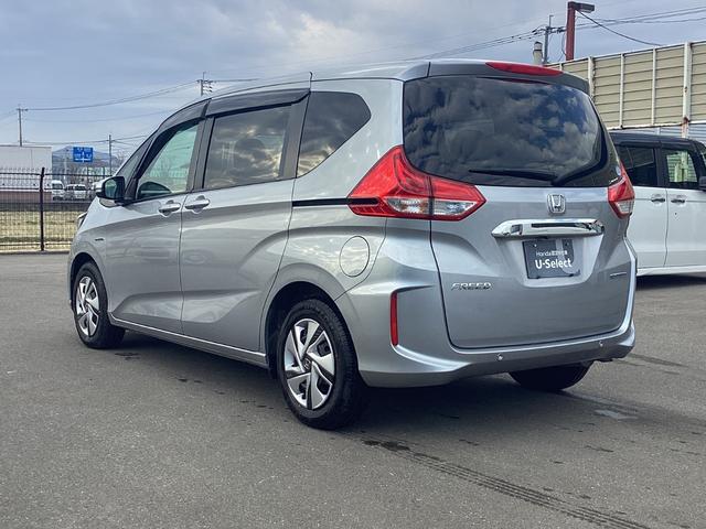 フリードハイブリッド ハイブリッド・Ｇホンダセンシング　９インチナビ　ＥＴＣ　ドラレコ前後　リア両側パワースライドドア　ＬＥＤヘッドライト＋アクティブコーナリングライト　センターテーブル　オートリトラミラー　ロールサンシェード運転席助手席シートヒーター（9枚目）