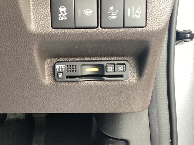 フリードハイブリッド ハイブリッド・Ｇホンダセンシング　９インチナビ　ＥＴＣ　ドラレコ前後　リア両側パワースライドドア　ＬＥＤヘッドライト＋アクティブコーナリングライト　センターテーブル　オートリトラミラー　ロールサンシェード運転席助手席シートヒーター（15枚目）