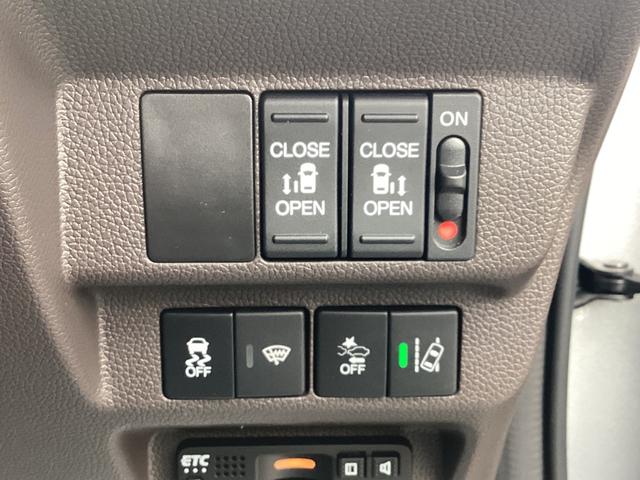 フリードハイブリッド ハイブリッド・Ｇホンダセンシング　９インチナビ　ＥＴＣ　ドラレコ前後　リア両側パワースライドドア　ＬＥＤヘッドライト＋アクティブコーナリングライト　センターテーブル　オートリトラミラー　ロールサンシェード運転席助手席シートヒーター（23枚目）