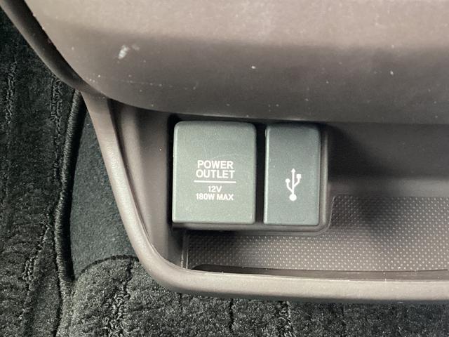 フリードハイブリッド ハイブリッド・Ｇホンダセンシング　９インチナビ　ＥＴＣ　ドラレコ前後　リア両側パワースライドドア　ＬＥＤヘッドライト＋アクティブコーナリングライト　センターテーブル　オートリトラミラー　ロールサンシェード運転席助手席シートヒーター（24枚目）