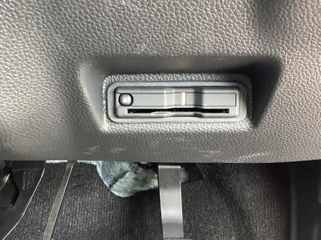 WR-V Z+ブラックスタイル 当社デモカー HONDACONNECTナビゲーション 地デジ ETC ドラレコ前後 LEDフォグランプ リアセンターアームレスト 17インチアルミホイール 電動格納ドアミラー ブルートゥース 禁煙車(15枚目)