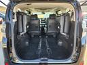 リア席を倒せばさらに広々とした空間の出来上がり!荷物もたくさん載せられますよ。