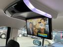 フリップダウンモニター付きです☆後部座席の方にも大画面で映像を楽しめます♪お子様も大変喜ばれてます♪