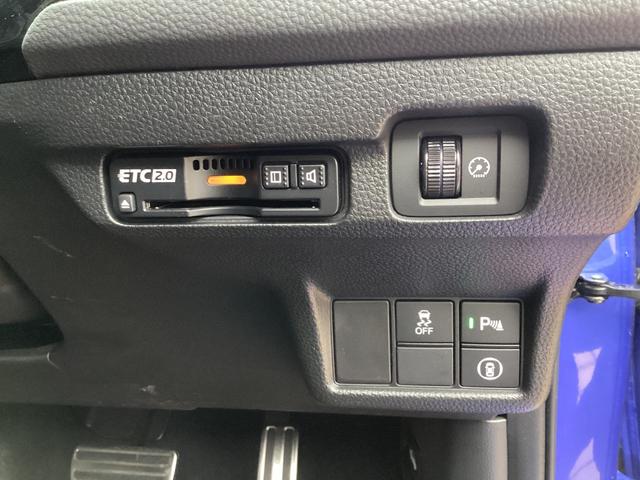 シビック ｅ：ＨＥＶ　ホンダコネクトナビＴＶ・Ｂｌｕｅｔｏｏｔｈ・バックカメラ　盗難防止システム　オートクルーズコントロール　地デジフルセグ　後カメラ　ＵＳＢポート　パワーステアリング　パワーシート　禁煙　ＬＥＤライト（15枚目）
