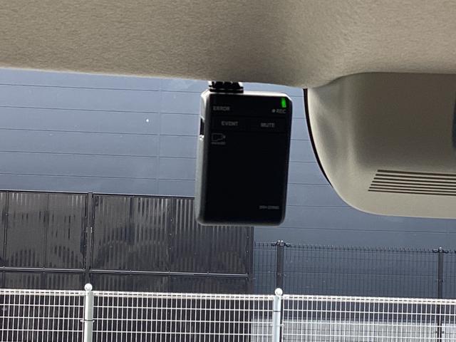 N-BOX ファッションスタイル 当社デモカー・純正8インチナビ・ドライブレコーダー・Bluetooth・バックカメラ・ワンオーナー車 禁煙 盗難防止装置 スマートキ USBポート LEDランプ ETC バックモニター 1オーナー(9枚目)