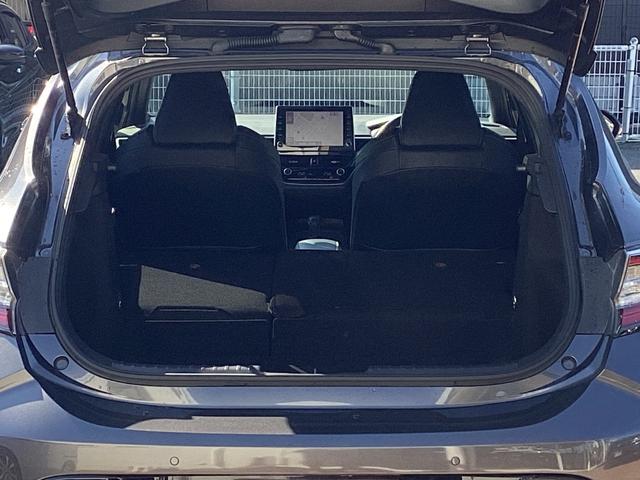 リア席を倒せば広々とした空間の出来上がり、荷物がたくさん載せられますよ。