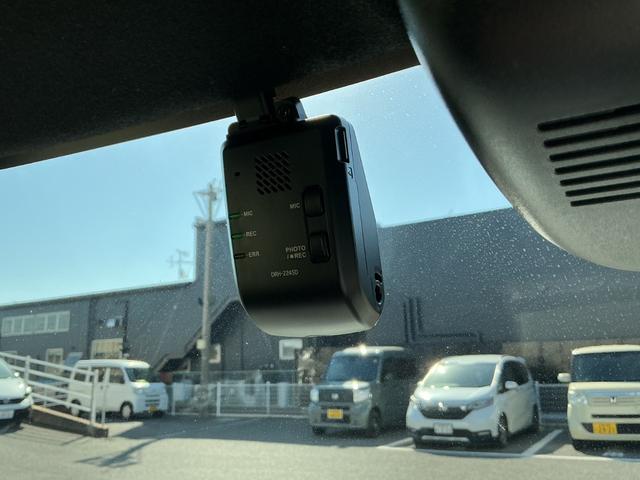 N-BOXカスタム ベースグレード 当社レンタ・純正8インチナビTV・前後ドライブレコーダー・Bluetooth・バックカメラ USB接続 CMBS Dレコ 禁煙 1オーナー ベンチシート オートエアコン スマートキ LED クルコン(10枚目)