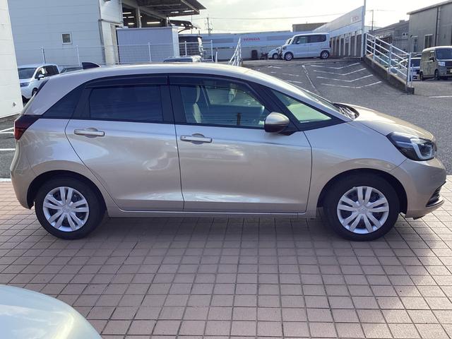 フィット e:HEVホーム 当社レンタ・純正8インチナビTV・ドライブレコーダー・Bluetooth・バックカメラ 前後誤発進抑制機能 助手席エアバッグ 運転席エアバッグ 1オナ アイドリングストップ 禁煙 LEDライト ABS(3枚目)