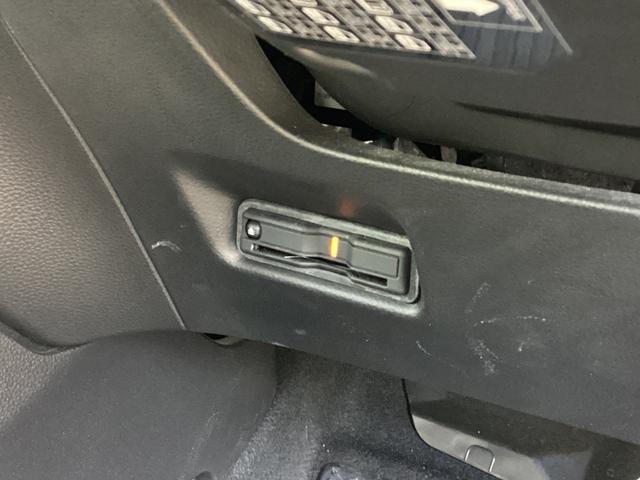 フィット e:HEVホーム 当社レンタ・純正8インチナビTV・ドライブレコーダー・Bluetooth・バックカメラ 前後誤発進抑制機能 助手席エアバッグ 運転席エアバッグ 1オナ アイドリングストップ 禁煙 LEDライト ABS(16枚目)