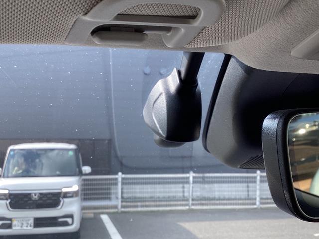 ヴェゼル ｅ：ＨＥＶＺ　純正ナビ・ドライブレコーダー・Ｂｌｕｅｔｏｏｔｈ・バックカメラ・ワンオーナー車　衝突回避支援ブレーキ機能　１オナ　スマキ　Ｐトランク　フルオートエアコン　Ｄレコ　エアバッグ　両席エアバック　Ｒカメ（10枚目）