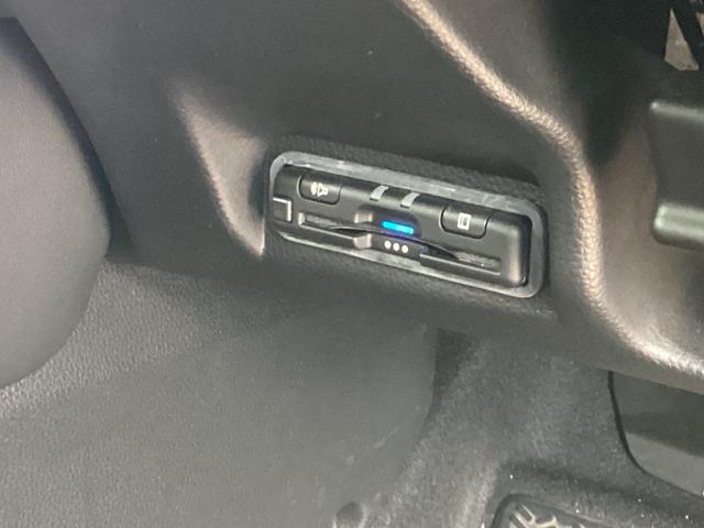 ヴェゼル ｅ：ＨＥＶＺ　純正ナビ・ドライブレコーダー・Ｂｌｕｅｔｏｏｔｈ・バックカメラ・ワンオーナー車　衝突回避支援ブレーキ機能　１オナ　スマキ　Ｐトランク　フルオートエアコン　Ｄレコ　エアバッグ　両席エアバック　Ｒカメ（16枚目）