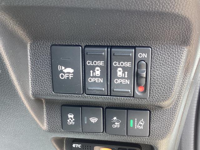 フリードハイブリッド ハイブリッド・EX 純正9インチナビTV・CSパッケージ・モデューロエアロ・ドライブレコーダー・ワンオーナー車 1オナ 地デジフルセグTV シ-トヒ-タ- 整備記録簿 リヤカメラ LEDライト フルオートエアコン ABS(12枚目)