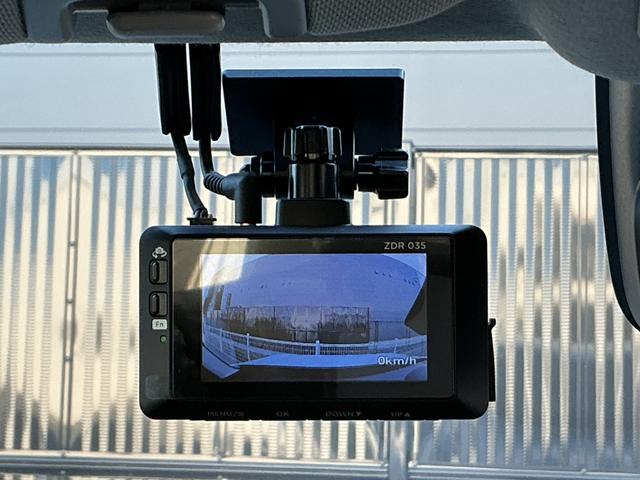 ヴェゼル ｅ：ＨＥＶＺ　純正９インチナビＴＶ・前後ドライブレコーダー・Ｂｌｕｅｔｏｏｔｈ・バックカメラ・ワンオーナー車　衝突回避支援ブレーキ機能　１オナ　スマキ　フルオートエアコン　Ｄレコ　エアバッグ　両席エアバック　Ｒカメ（11枚目）