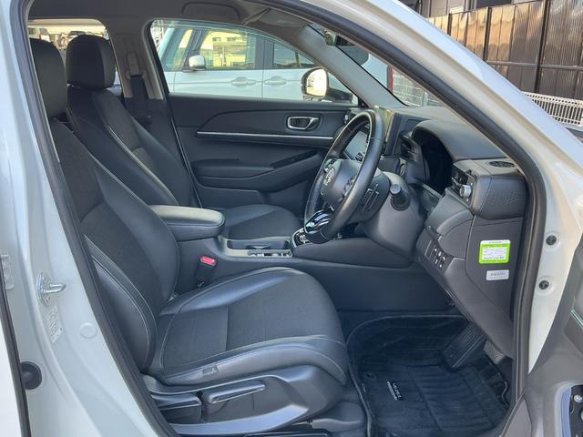 ヴェゼル ｅ：ＨＥＶＺ　純正９インチナビＴＶ・前後ドライブレコーダー・Ｂｌｕｅｔｏｏｔｈ・バックカメラ・ワンオーナー車　衝突回避支援ブレーキ機能　１オナ　スマキ　フルオートエアコン　Ｄレコ　エアバッグ　両席エアバック　Ｒカメ（24枚目）