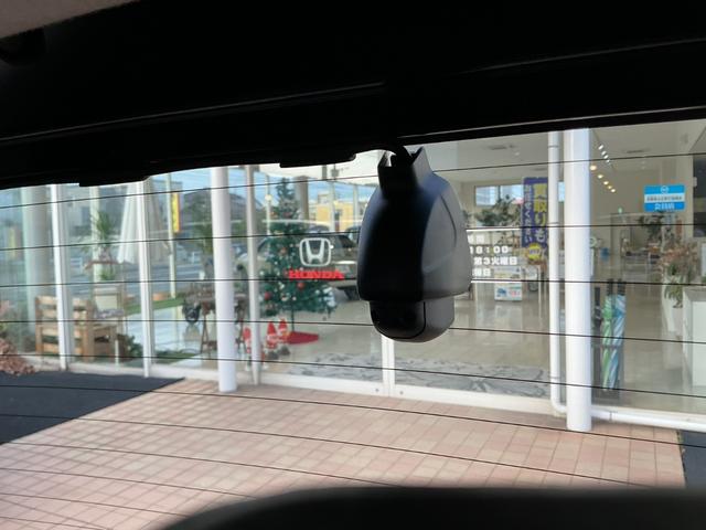 フリードハイブリッド ハイブリッド・Ｇホンダセンシング　９インチナビＴＶ・Ｃパッケージ・前後ドライブレコーダー・Ｂｌｕｅｔｏｏｔｈ・バックカメラ・ワンオーナー車　軽減ブレーキ　キーフリーシステム　Ｂｌｕｅｔｏｏｔｈ音楽　ミュージックプレイヤー接続可　記録簿（12枚目）